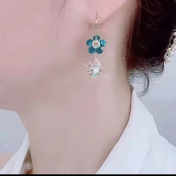 Rhinestone Flower Earrings Crystal Drop Women's Dangle Jewelry f24 - Picture 3 of 3